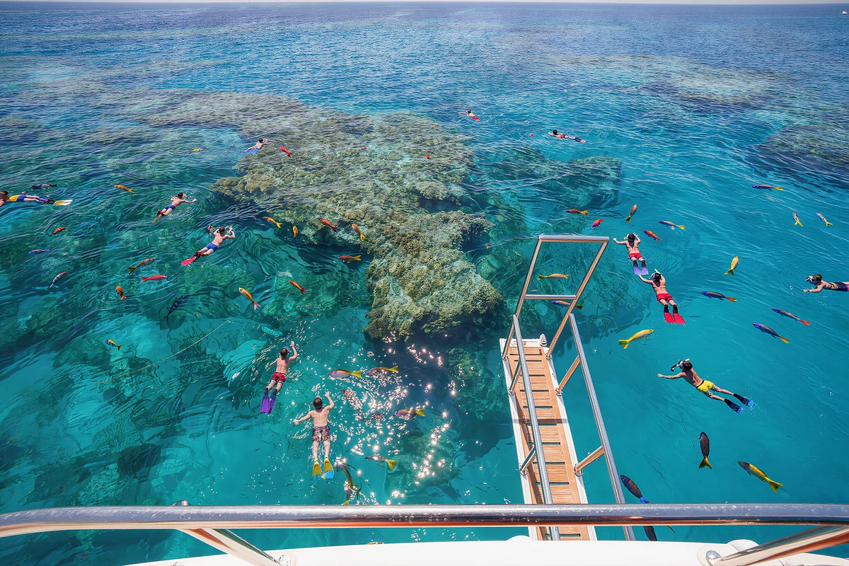Hurghada Three Islands, Dolphins & Snorkelling Yacht Trip with Lunch