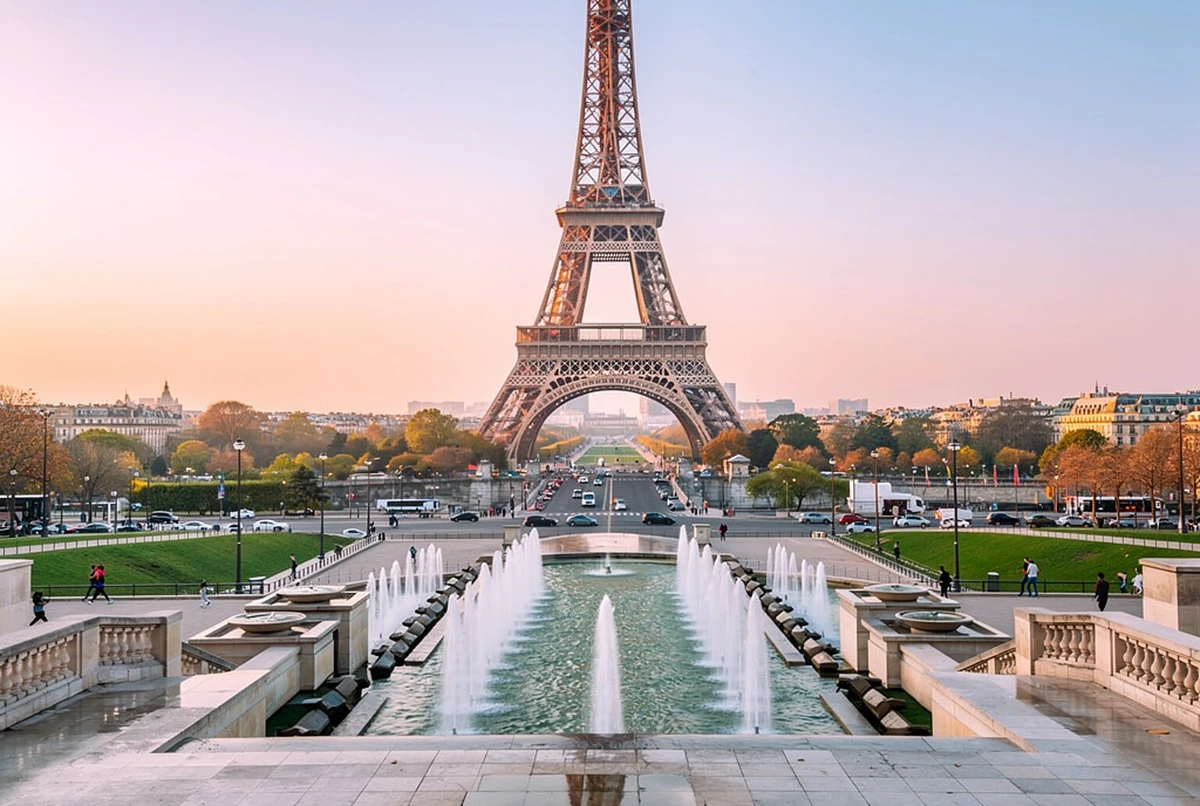 Paris in a Day: Louvre, Eiffel Tower, Notre-Dame & Seine Cruise Guided Tour