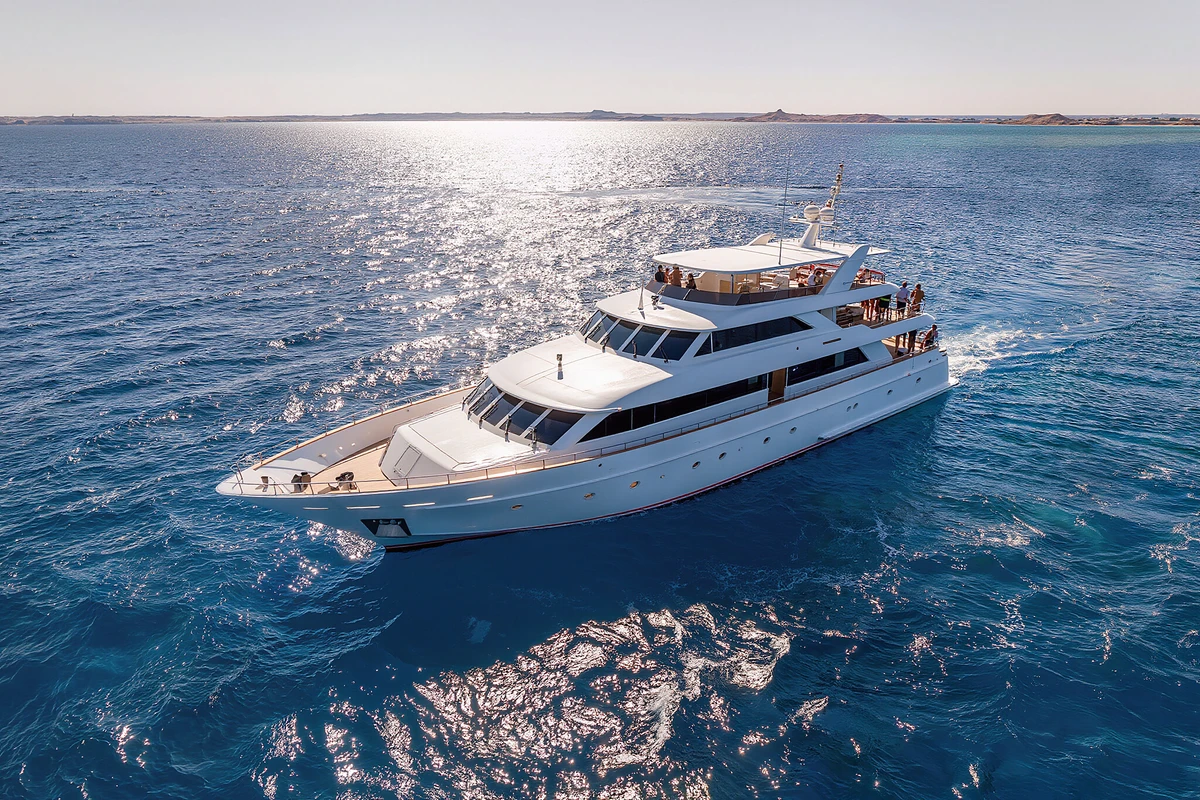 Dolphin House Yacht Trip with Snorkelling and Lunch Sahl Hasheesh