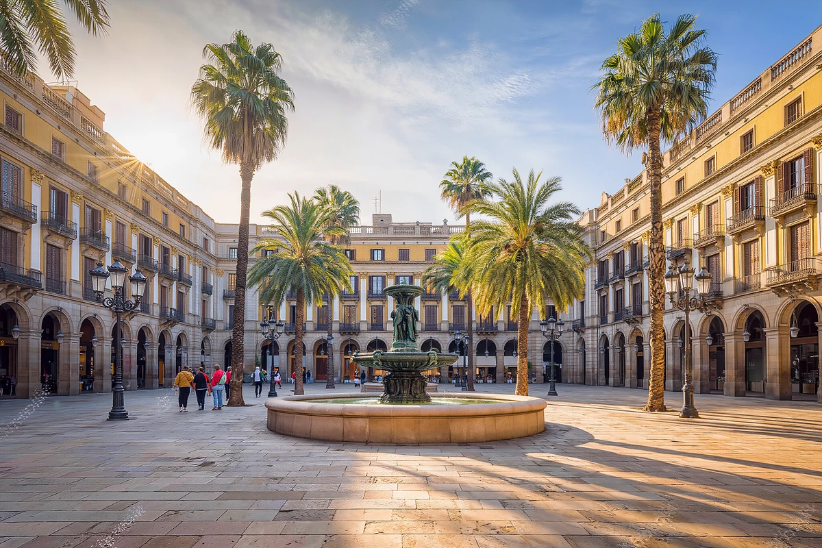 Helicopter Flight, Harbour Boat Ride & Old Town Tour Barcelona