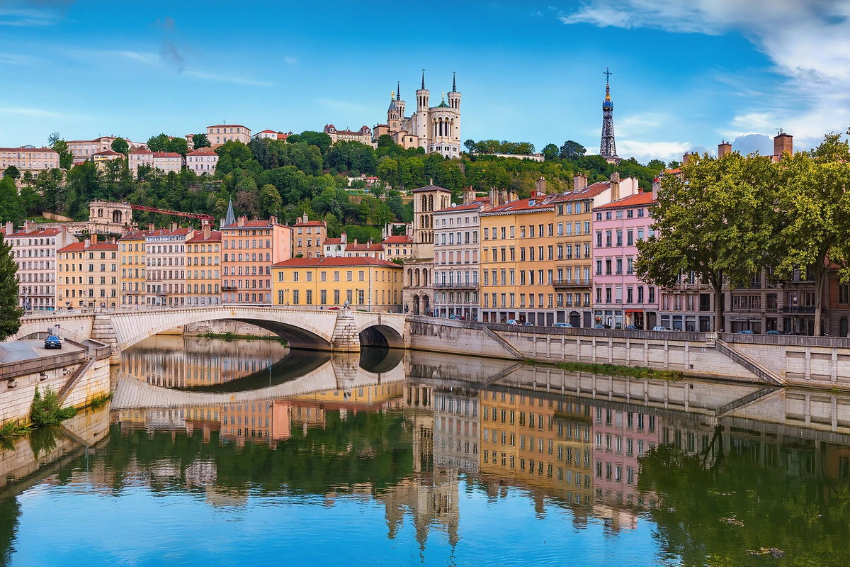 River Lunch Cruise in Lyon (2.5 Hours)
