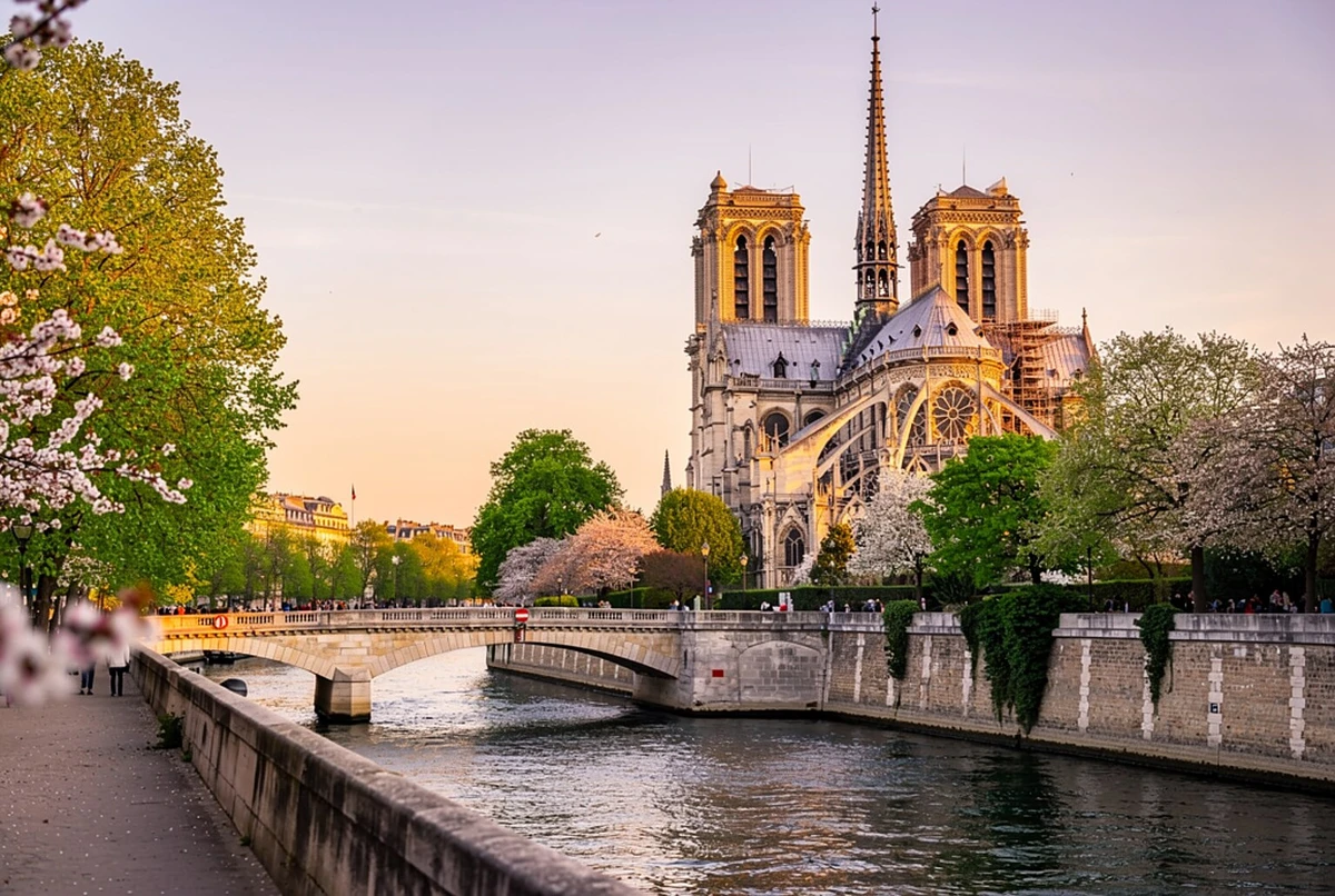 Charles de Gaulle Airport to Notre Dame