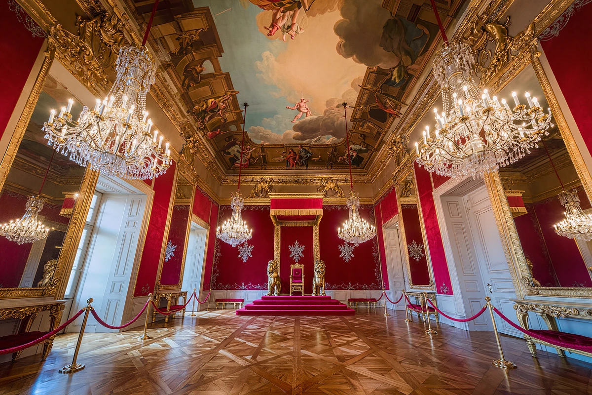 Royal Palace of Madrid Guided Tour with Priority Entry