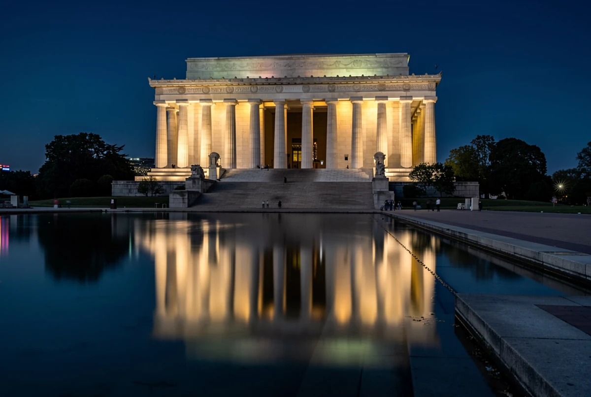 Washington DC Day and Night Vintage Car Sightseeing Tour
