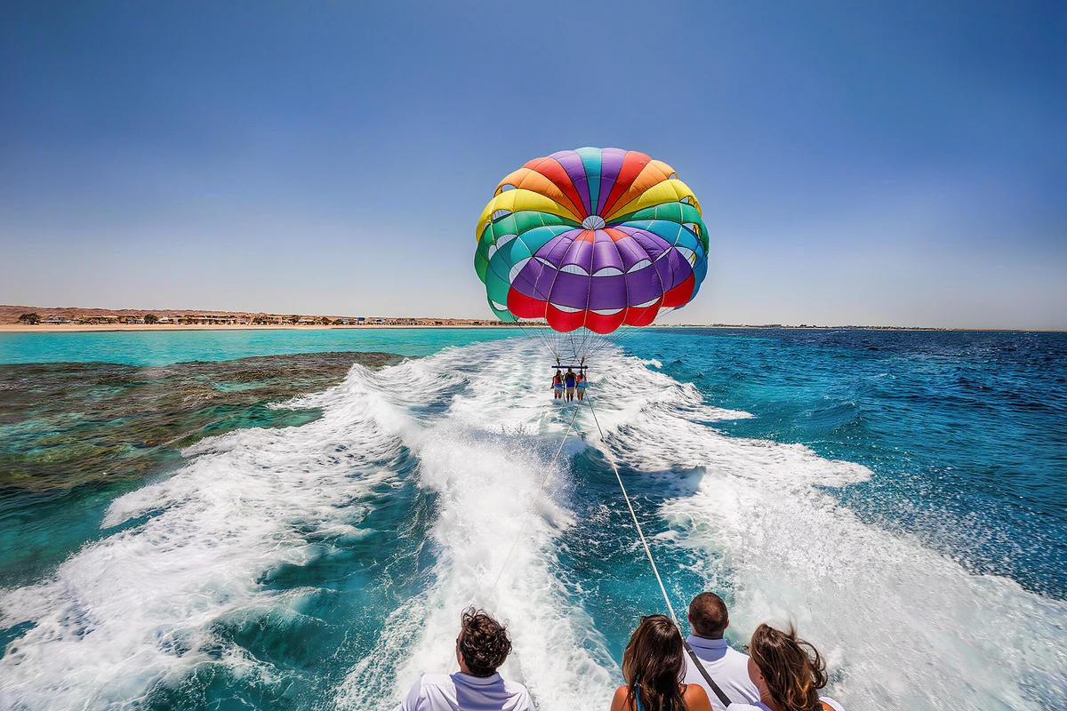 Parasailing over the Red Sea with Hotel Pickup Hurghada