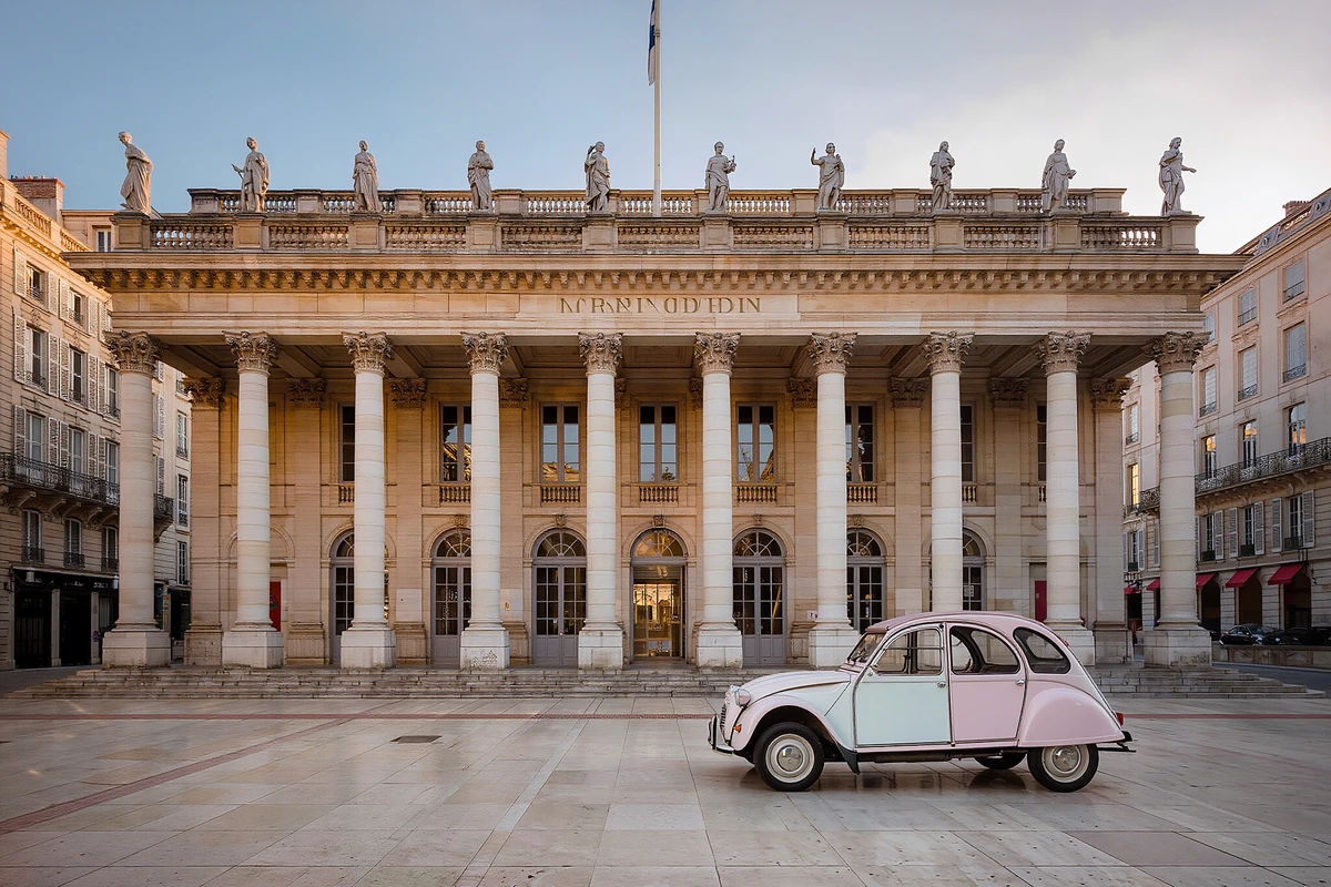 Private Vintage 2CV Sightseeing Tour of Bordeaux