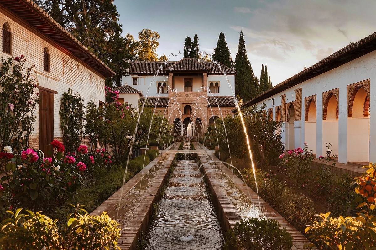 Alhambra & Nasrid Palaces Guided Tour with Tickets Granada