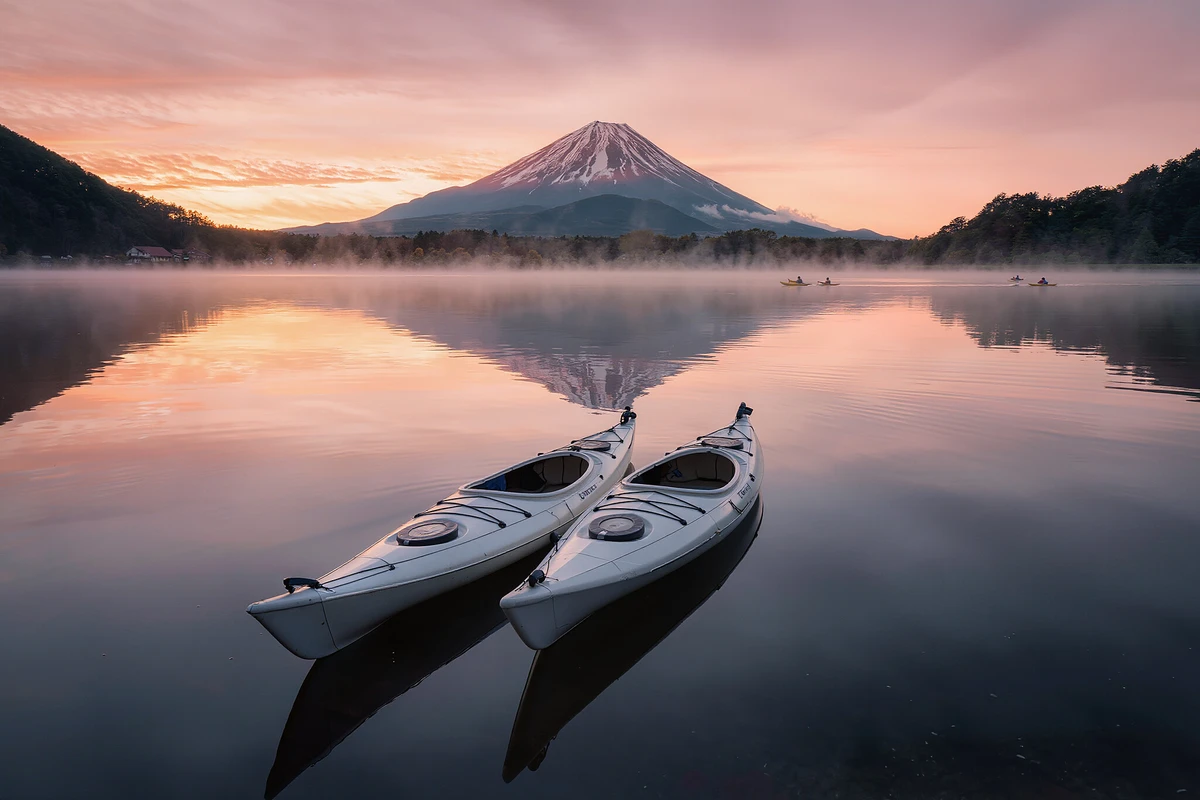 Lake Kawaguchiko Early-Morning Kayak with Mount Fuji Views