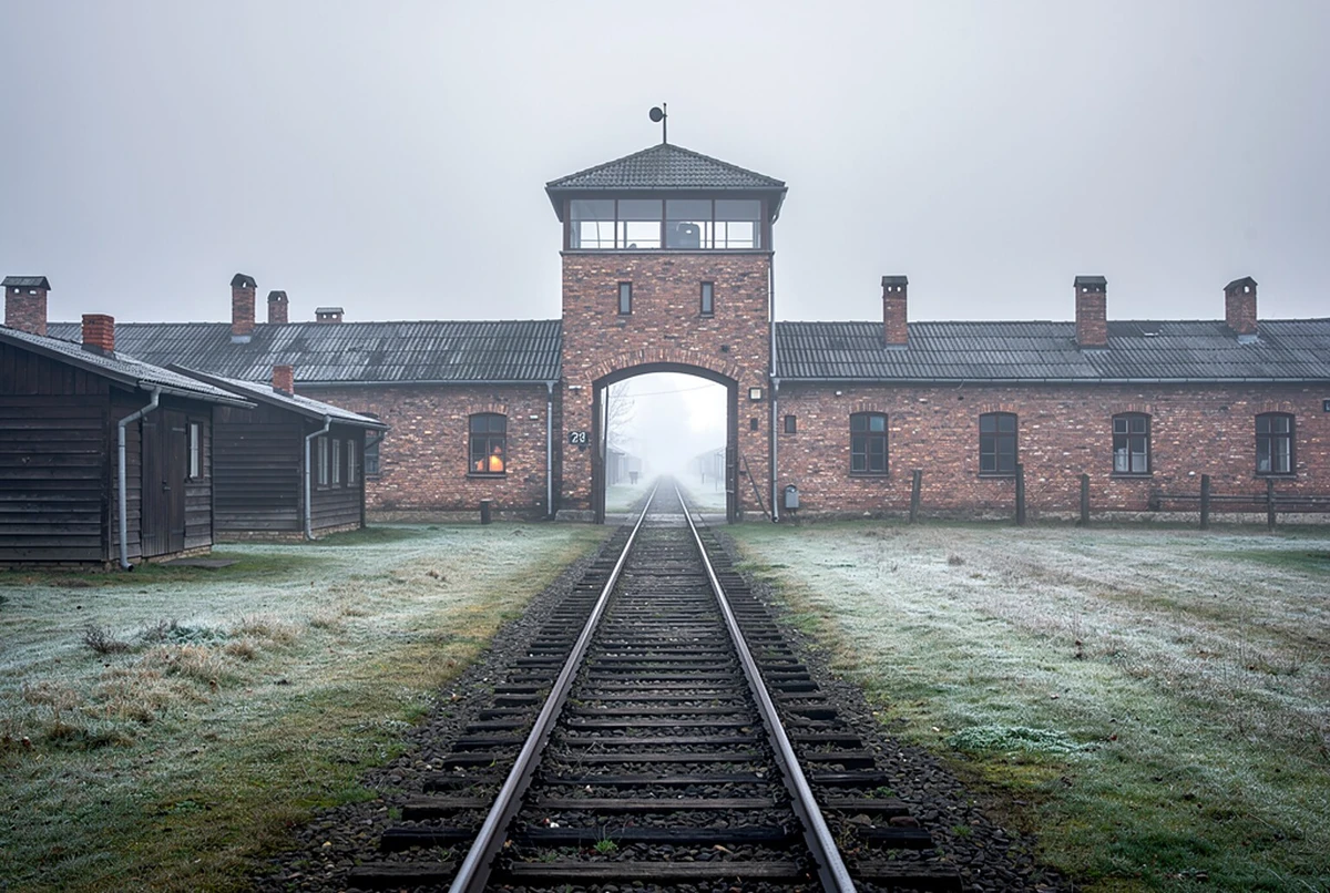 Auschwitz-Birkenau Guided Tour from Krakow with Hotel Pickup