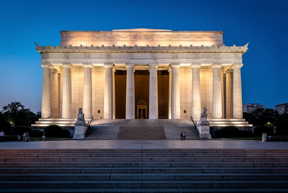 Washington DC Monuments and History Guided E-Cart Tour
