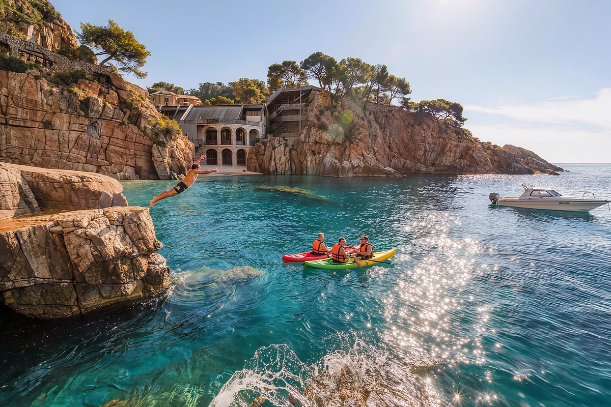 Costa Brava Kayak, Snorkel & Cliff Jump Day Trip from Barcelona