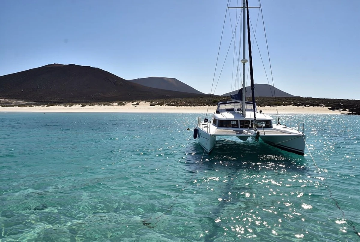 Lobos Island Catamaran Tour with Snorkelling and Paella Corralejo