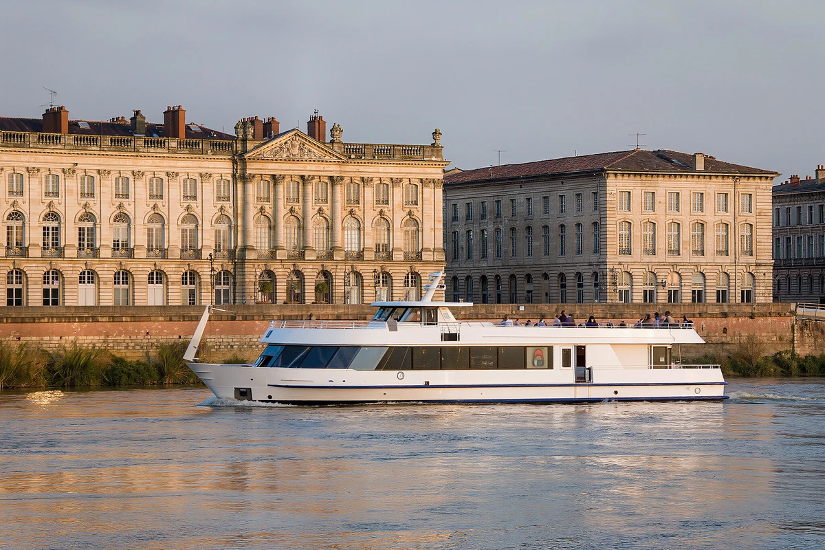 Garonne Guided River Cruise in Bordeaux