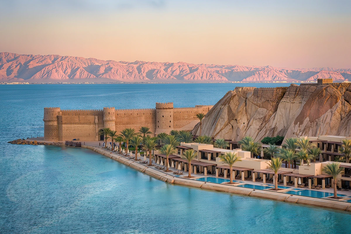 مطار الملك حسين الدولي إلى سرايا العقبة