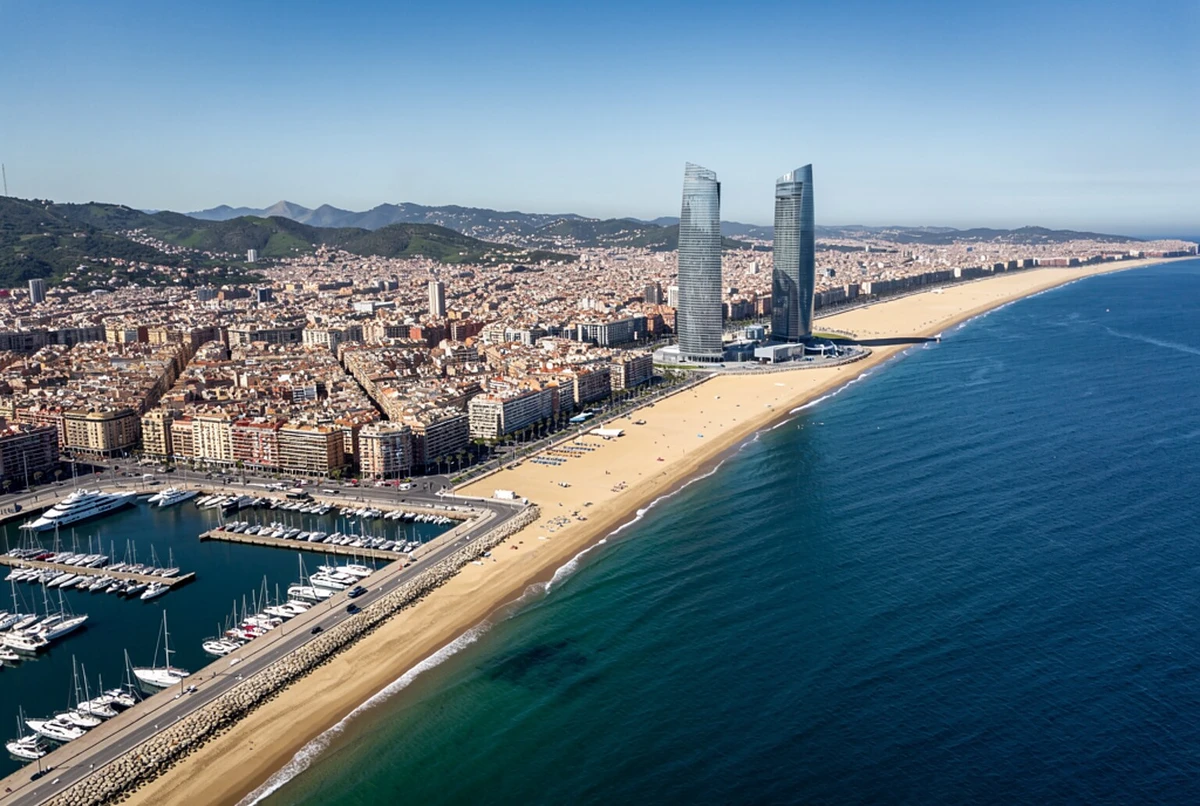 Helicopter Flight, Harbour Boat Ride & Old Town Tour Barcelona