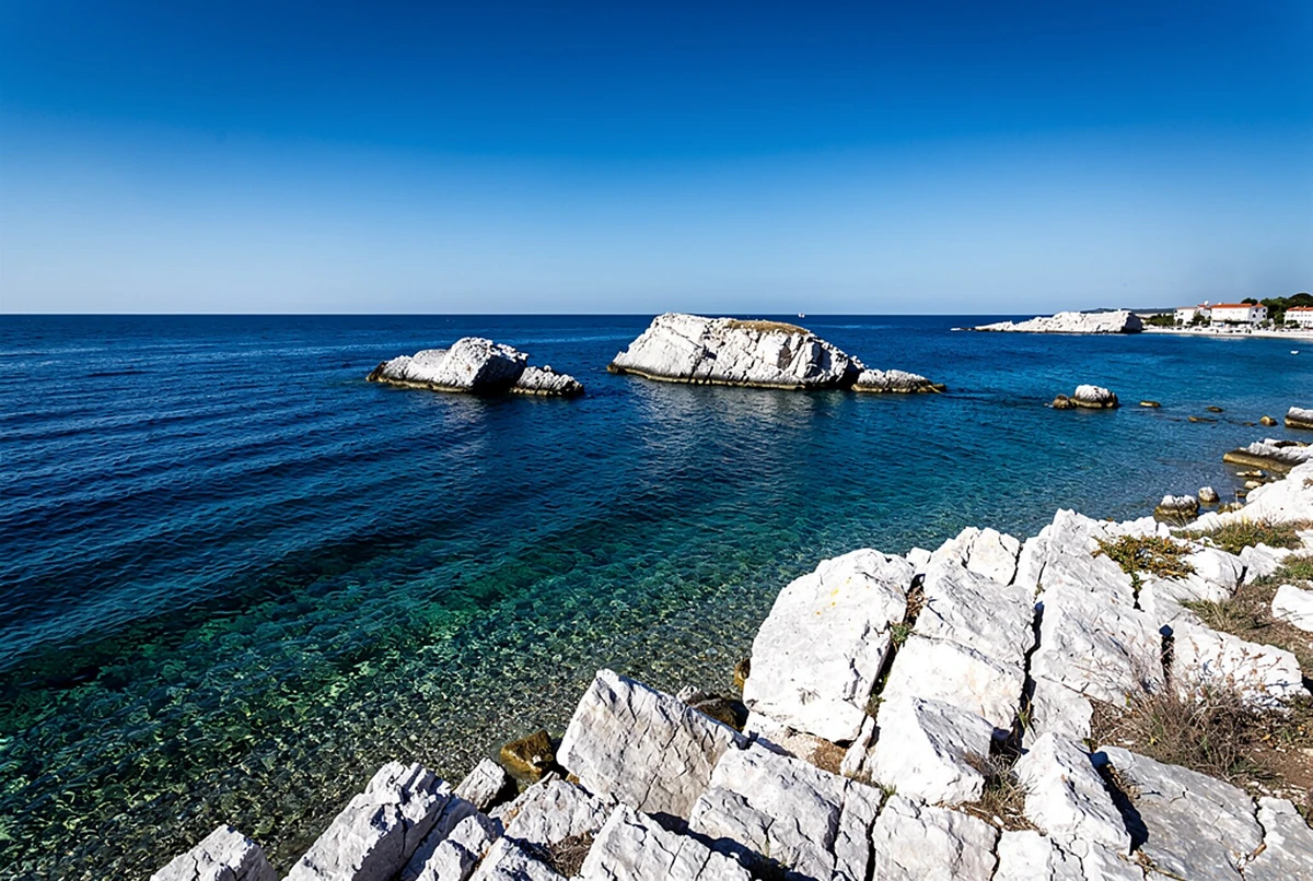 Sea Cave Kayak Tour with Snorkelling and Islands Pula