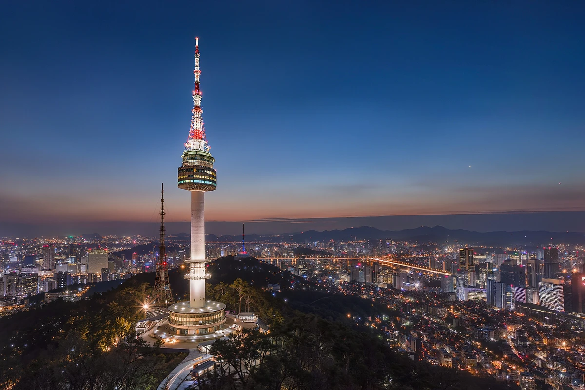 Seoul City Tour: Gyeongbokgung Palace, N Seoul Tower & Namsangol Hanok Village