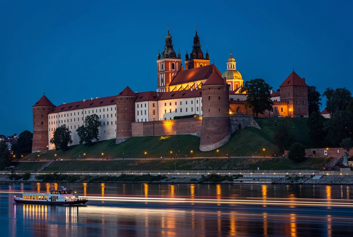 Evening Vistula River Cruise beneath Wawel Castle Krakow