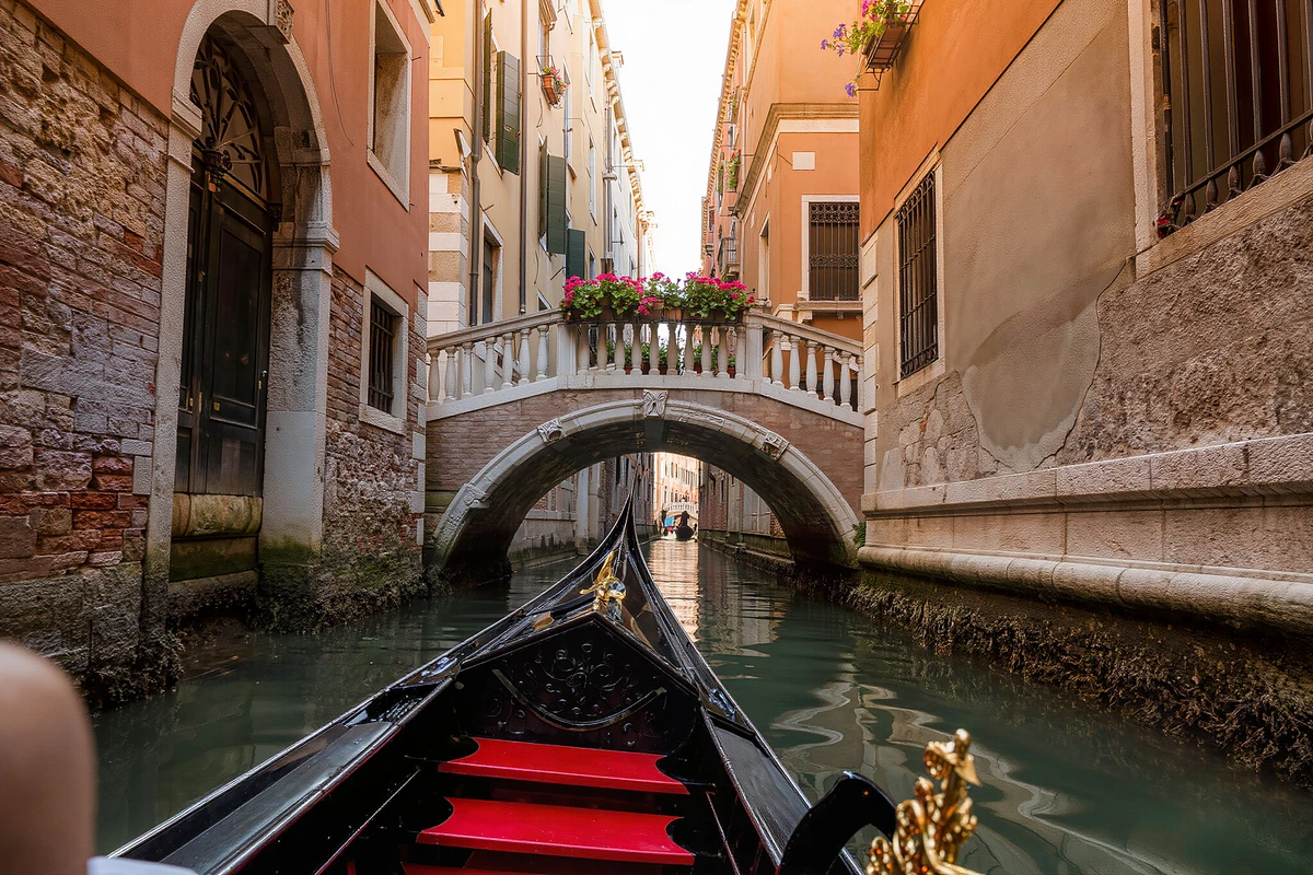 Grand Canal Shared Gondola Ride with Commentary