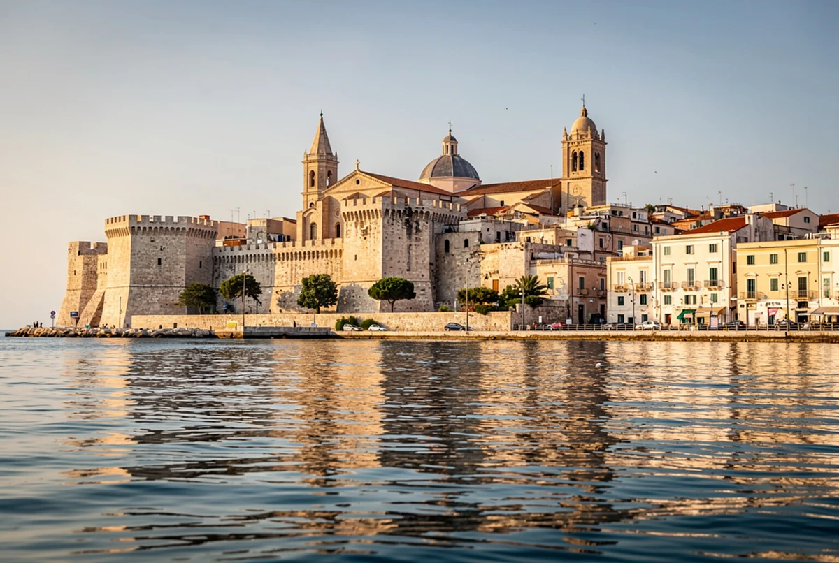 Vintage Boat Trip along the Bari Coast with Swim Stop