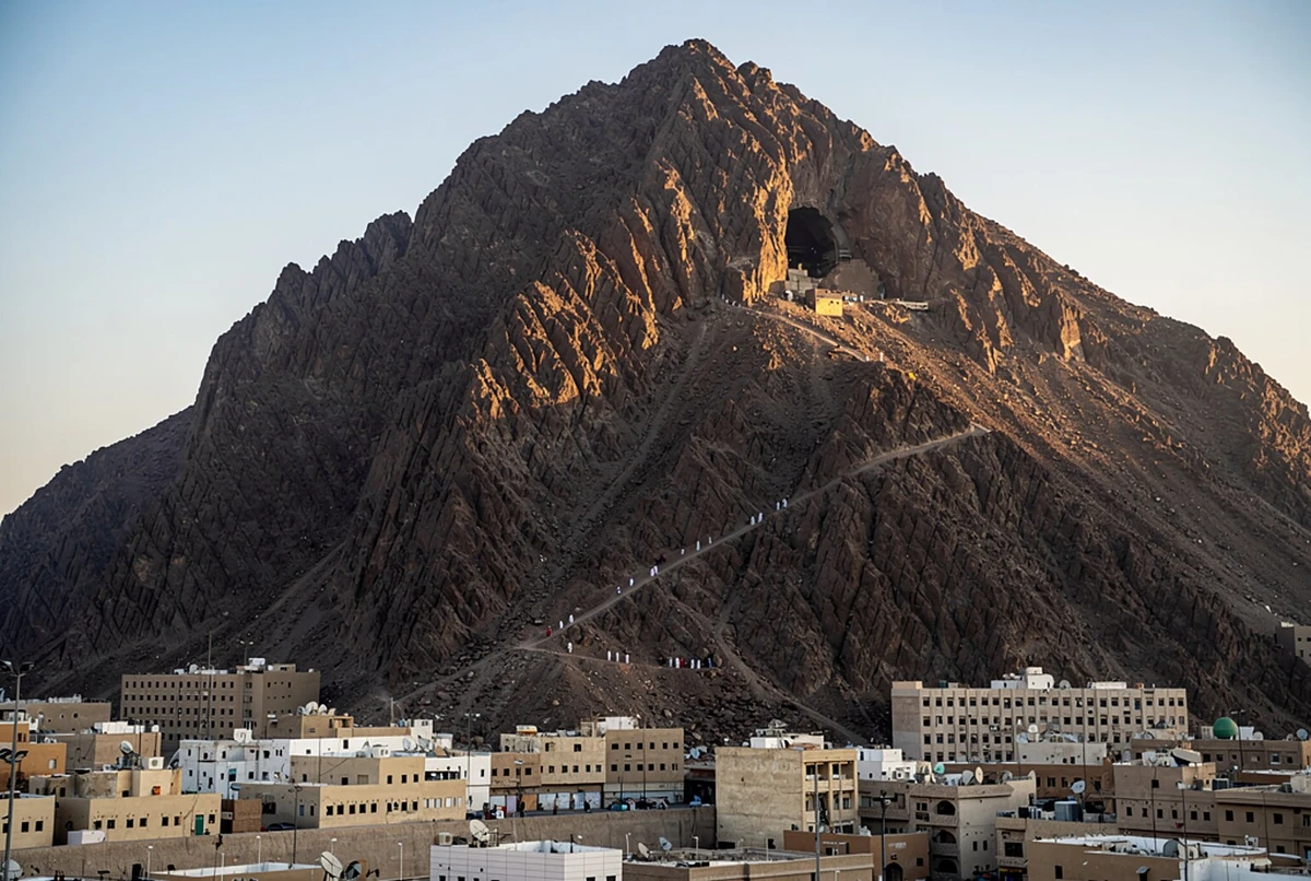 مطار المدينة المنورة إلى مكة