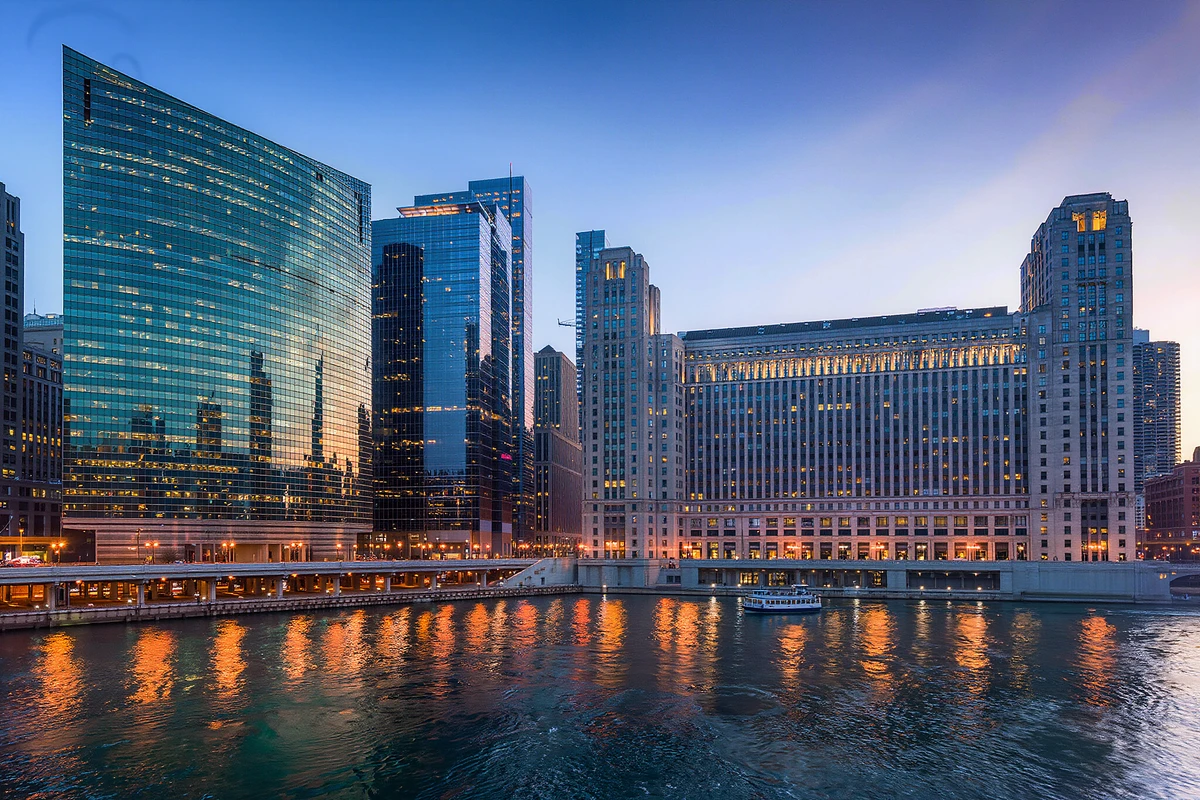 Chicago River Architecture Cruise with Live Expert Guide