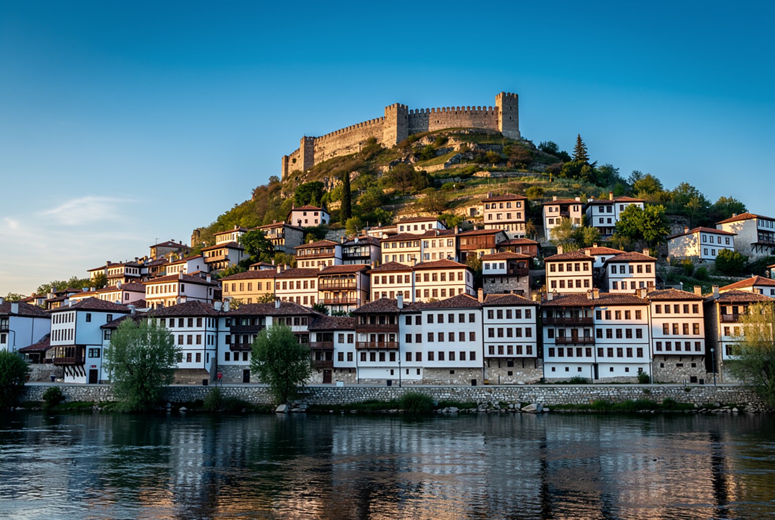 Berat UNESCO Town and Belshi Lake Day Trip from Tirana
