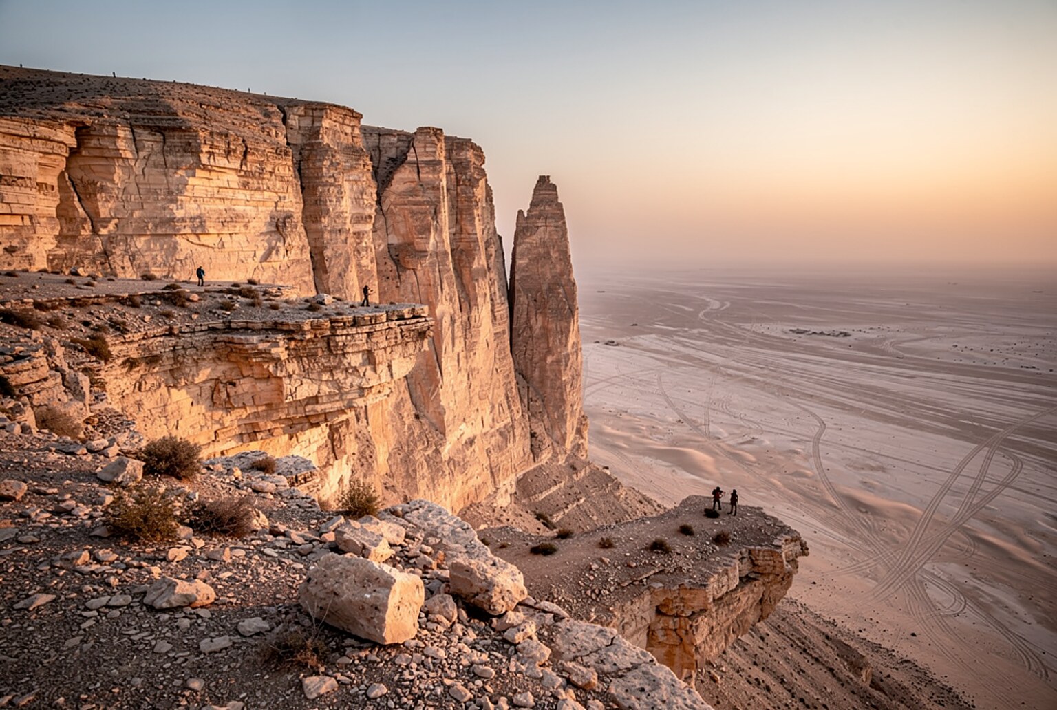جولة غروب الشمس في حافة العالم مع الجمال ومراقبة النجوم من الرياض